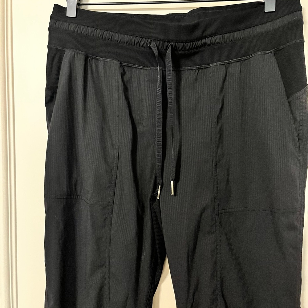 Lululemon Dance Studio Mid-Rise Crop Pants in Black Size 10 - Picture 5 of 7
